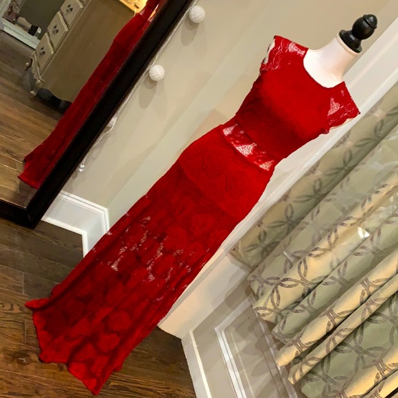 MARCIANO RED LACE GOWN - Picture 1 of 11